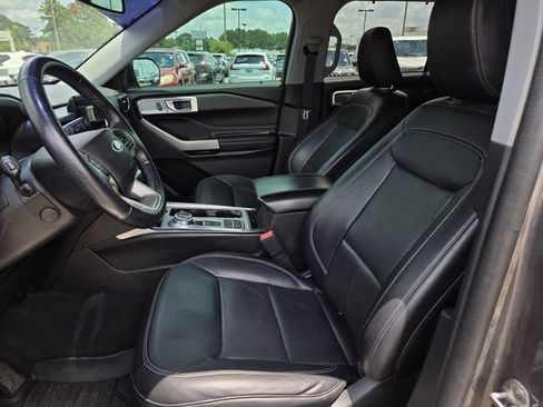 Used 2021 Ford Explorer Limited w/ Equipment Group 301A RWD image 12