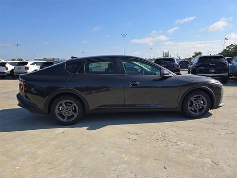 New 2025 Kia K4 LXS image 9