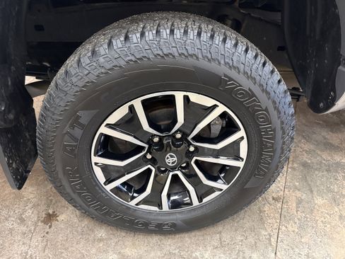 Used 2023 Toyota Tacoma TRD Sport image 22