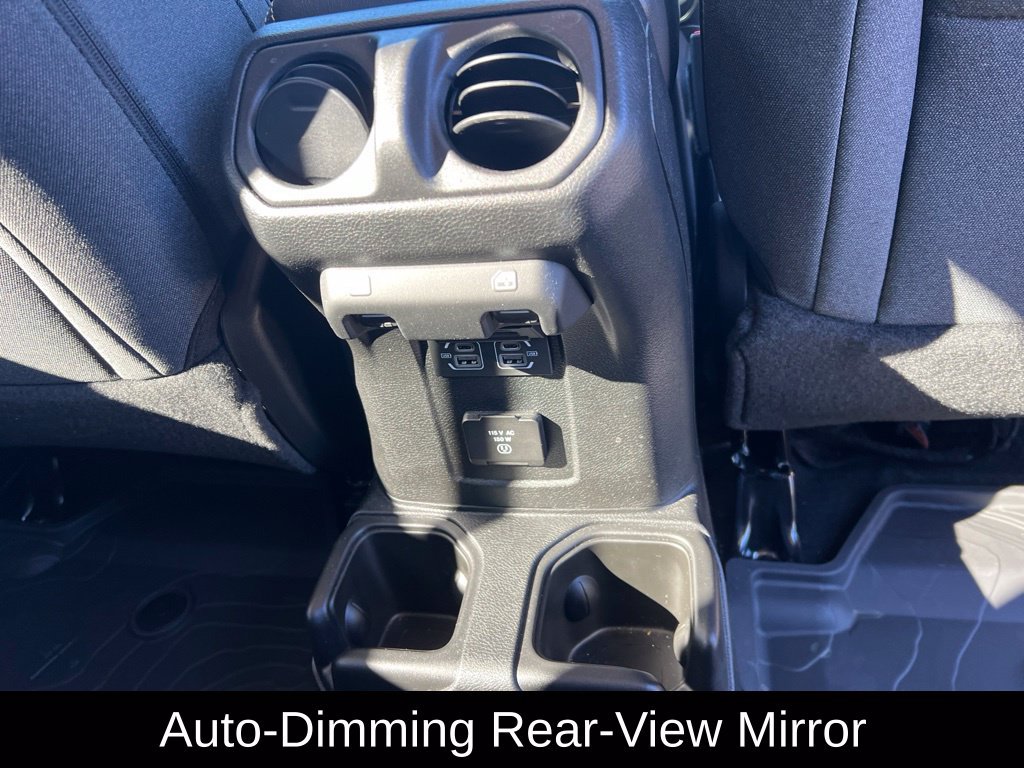 Used 2025 Jeep Wrangler Unlimited Sahara w/ Technology Group AWD/4WD image 15