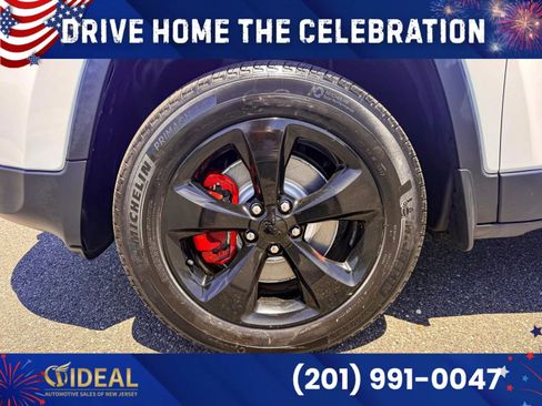 Used 2016 Jeep Cherokee Latitude w/ Cold Weather Group AWD/4WD image 42