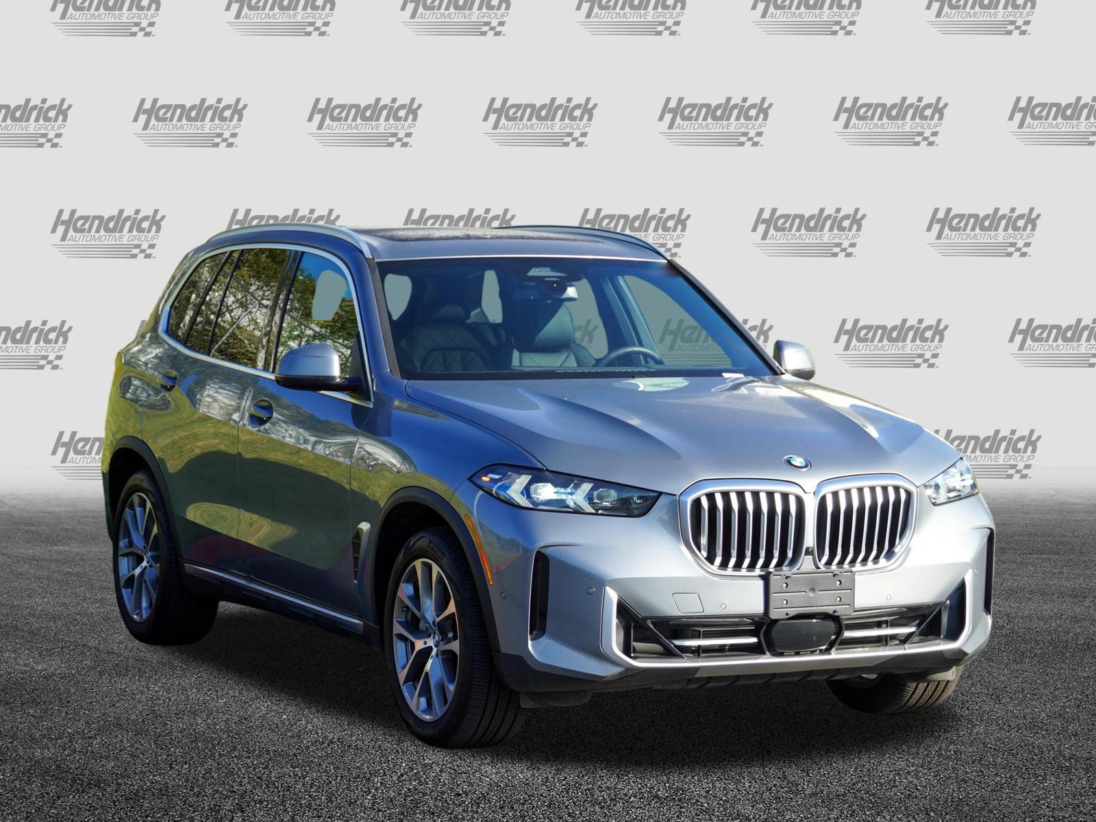 Certified 2024 BMW X5 xDrive40i w/ Premium Package AWD/4WD image 2