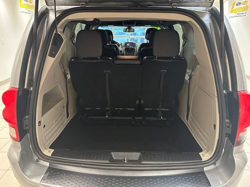 Used 2020 Dodge Grand Caravan SXT FWD image 16