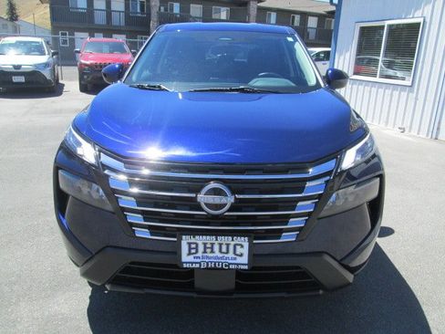 Used 2025 Nissan Rogue SV AWD/4WD image 2