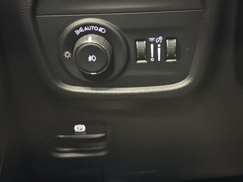 Used 2024 Jeep Grand Cherokee Limited w/ Luxury Tech Group II AWD/4WD image 30