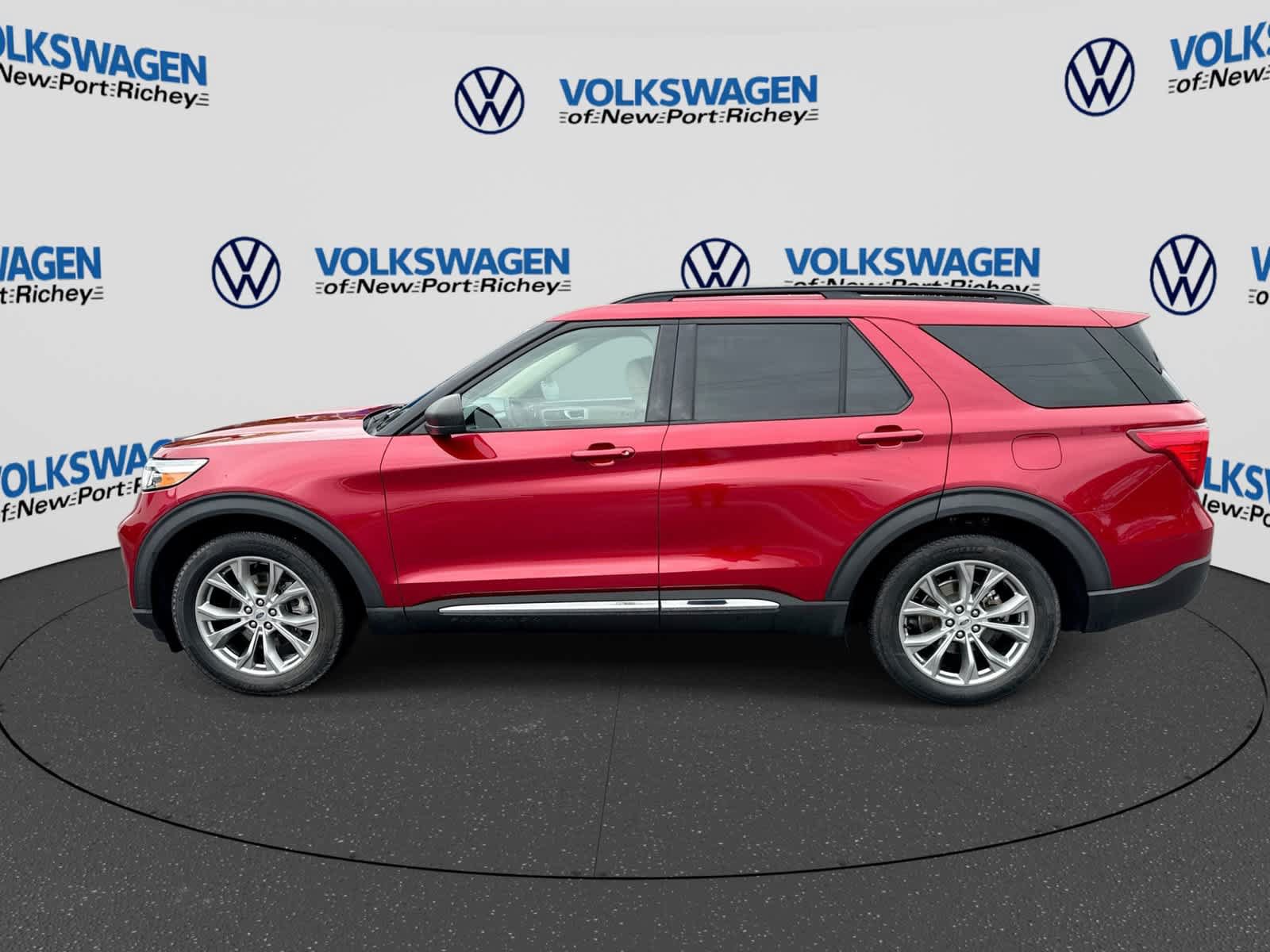 Used 2020 Ford Explorer XLT w/ Equipment Group 202A RWD image 11