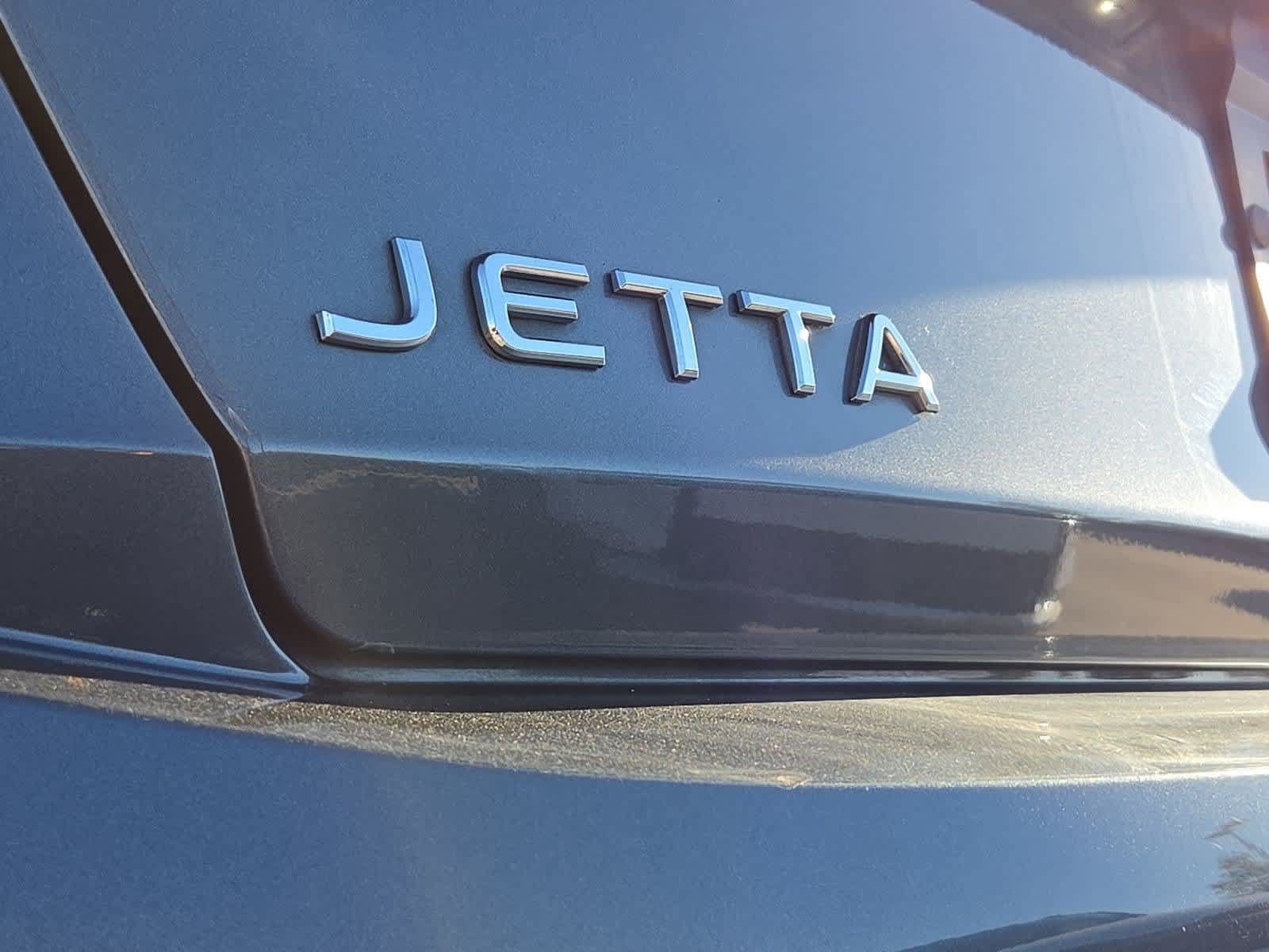 Used 2024 Volkswagen Jetta SE w/ Panoramic Sunroof Package FWD image 12