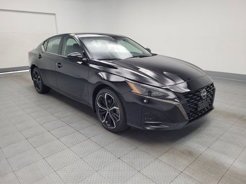 Used 2023 Nissan Altima 2.5 SR AWD/4WD image 13