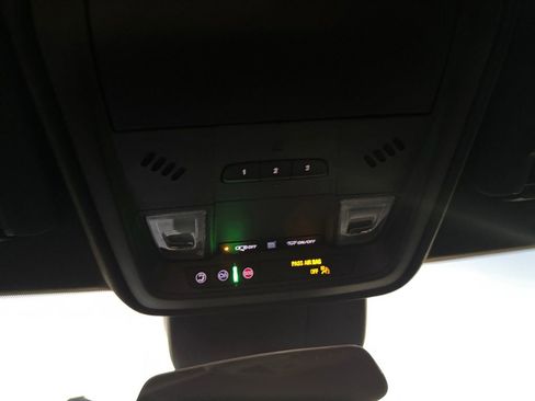 Used 2025 Cadillac XT4 Premium Luxury image 24