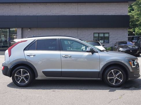 Used 2023 Kia Niro EX FWD image 18
