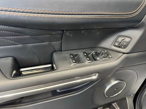 Used 2024 Ford Expedition Max Platinum image 11