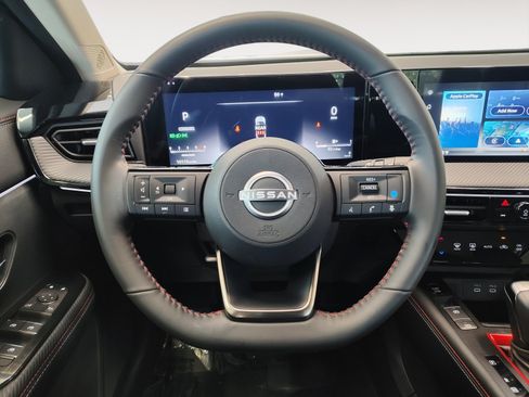 Used 2025 Nissan Kicks SR FWD image 14