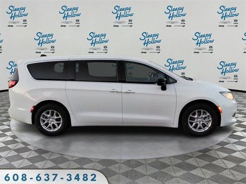 New 2026 Chrysler Voyager LX image 4