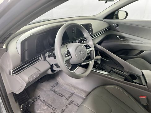 Used 2023 Hyundai Elantra SEL image 9
