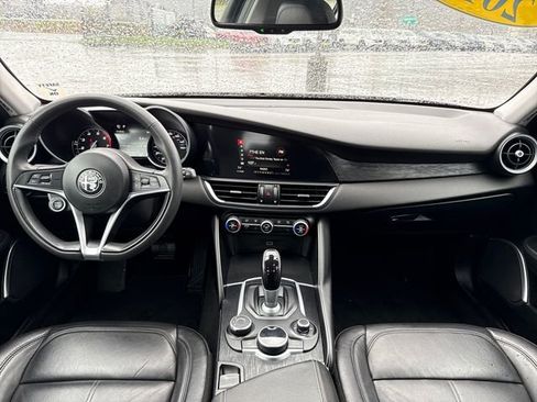 Used 2019 Alfa Romeo Giulia w/ Cold Weather Package RWD image 11