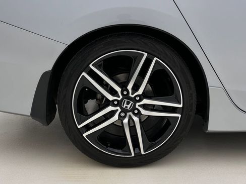 Used 2017 Honda Accord Touring image 28