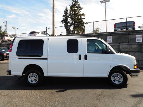 Used 2015 Chevrolet Express 3500 RWD 3500 6.0 V8 Cargo Van 1 Ow image 6