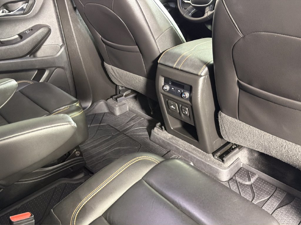 Used 2020 Chevrolet Traverse RS w/ LPO, Floor Liner Package FWD image 32