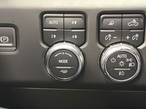 Used 2024 GMC Sierra 3500 AT4 w/ AT4 Premium Plus Package AWD/4WD image 33