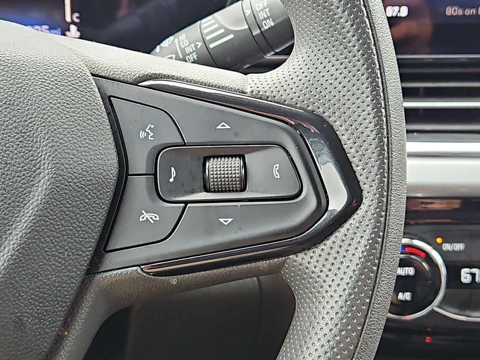 Used 2025 Chevrolet Trax LT FWD image 15