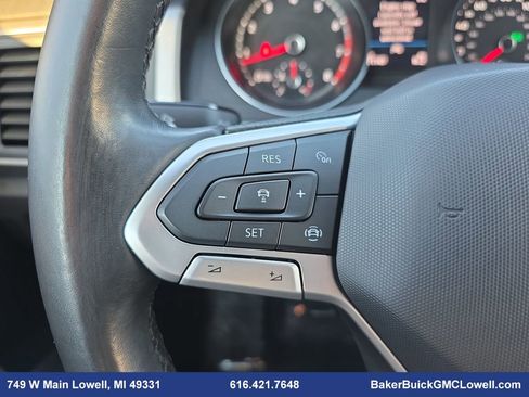 Used 2020 Volkswagen Atlas Cross Sport SE w/ Towing Package image 18