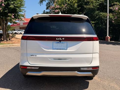 Certified 2023 Kia Carnival SX Prestige FWD image 4