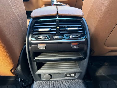 Used 2020 BMW M550i xDrive w/ Executive Package image 55