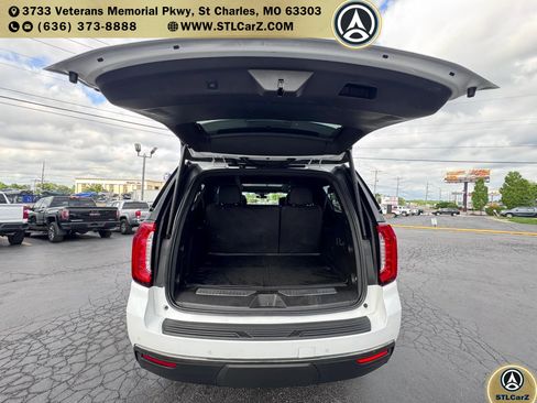 Used 2021 GMC Yukon XL AT4 w/ Rear Media and Nav Package AWD/4WD image 9
