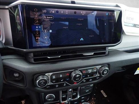 New 2025 Jeep Gladiator Sport AWD/4WD image 14