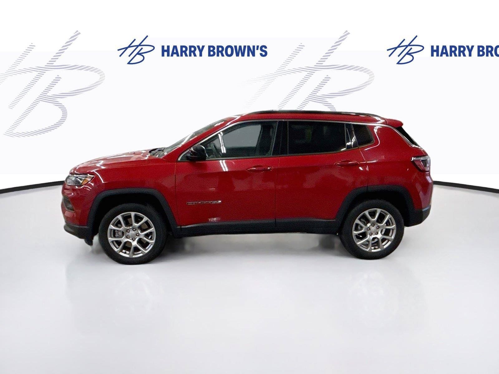 Used 2023 Jeep Compass Latitude AWD/4WD image 8