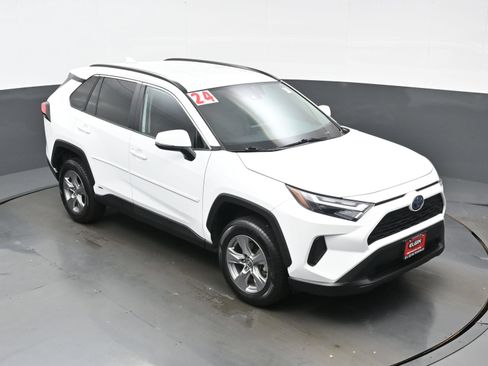 Used 2024 Toyota RAV4 LE AWD/4WD image 32