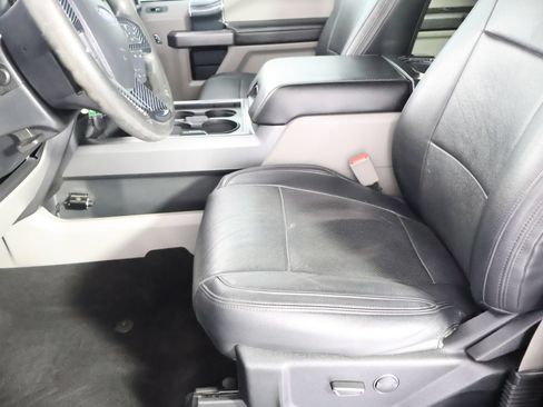 Used 2019 Ford F250 XLT w/ XLT Premium Package AWD/4WD image 24