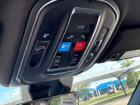 New 2025 Jeep Grand Cherokee Laredo X w/ Luxury Tech Group I image 17