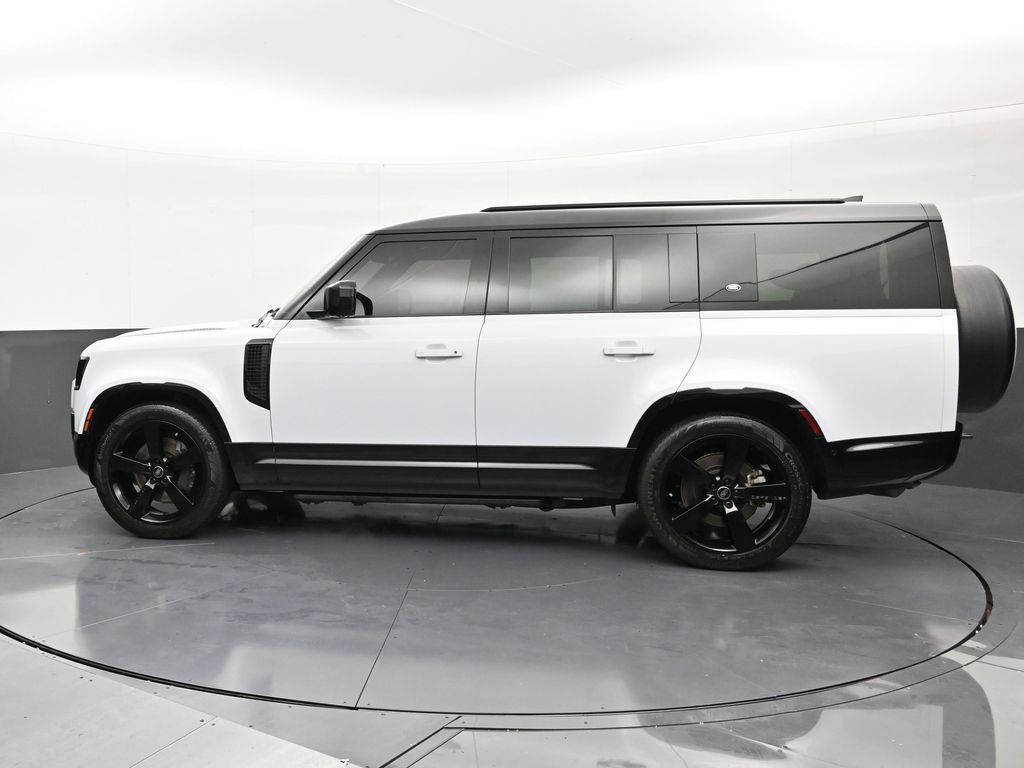 Used 2023 Land Rover Defender 130 X-Dynamic SE AWD/4WD image 2