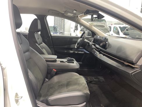 Used 2024 Nissan Ariya AWD image 18