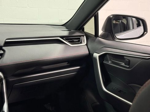 Used 2021 Toyota RAV4 SE image 38