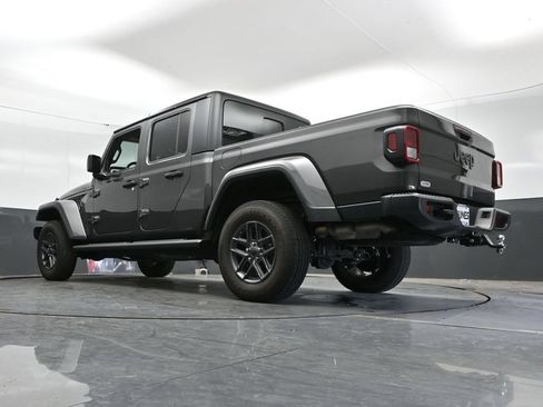 Used 2025 Jeep Gladiator Sport AWD/4WD image 45