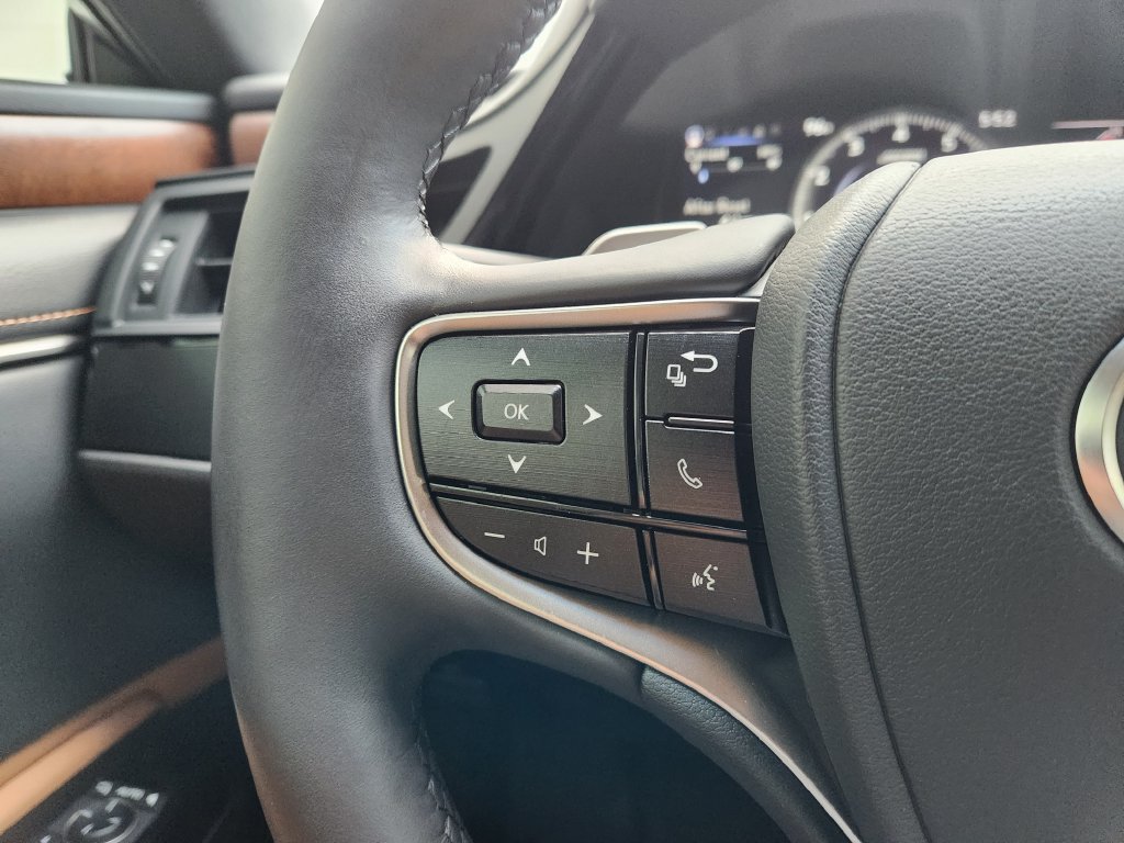 Certified 2024 Lexus ES 350 w/ Premium Package FWD image 28
