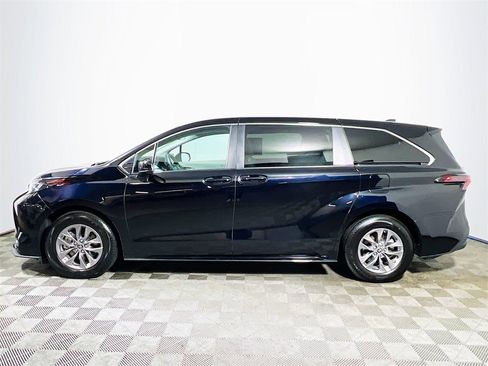 Certified 2024 Toyota Sienna LE image 5