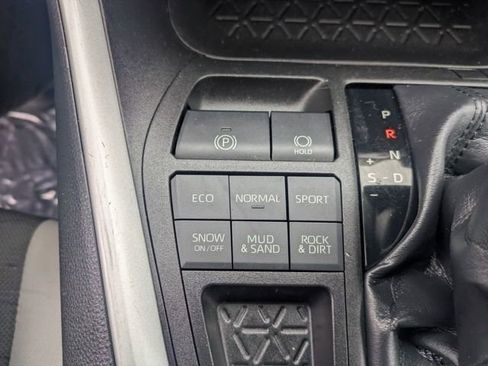 Used 2021 Toyota RAV4 XLE w/ Convenience Package AWD/4WD image 32