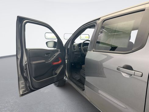 Used 2026 Nissan Frontier PRO-4X AWD/4WD image 9