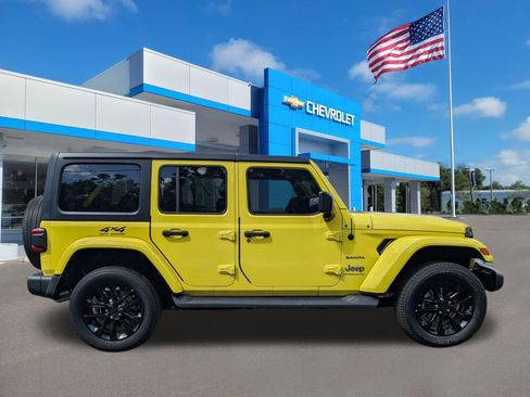 Used 2023 Jeep Wrangler Unlimited Sahara AWD/4WD image 2