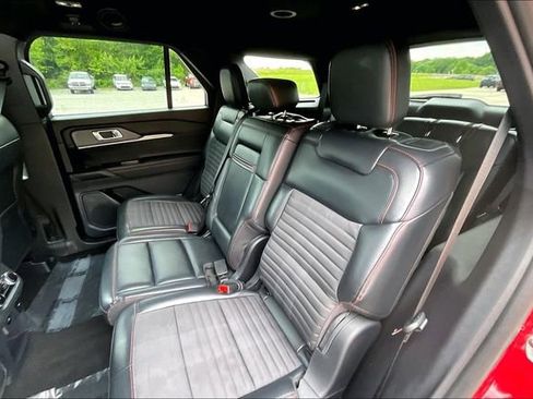 Used 2025 Ford Explorer ST-Line w/ ST-Line Street Pack AWD/4WD image 25