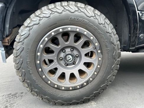 Used 2018 Ford F150 Platinum w/ Equipment Group 701A Luxury AWD/4WD image 3