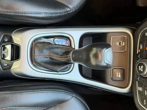 Used 2018 Jeep Compass Latitude w/ Popular Equipment Group FWD image 24