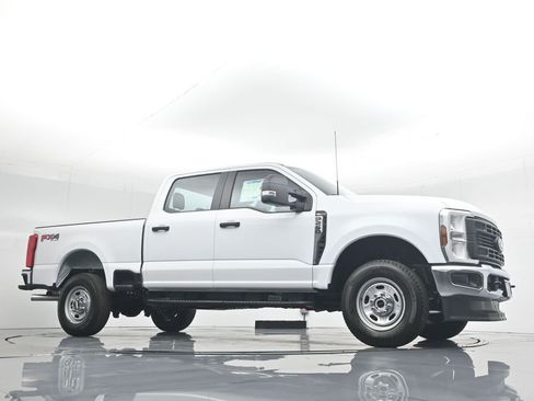 New 2026 Ford F250 XL w/ FX4 Off-Road Package image 3