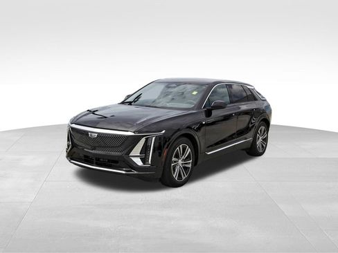 Used 2024 Cadillac Lyriq Luxury w/ LPO, Floor Liner Package RWD image 2
