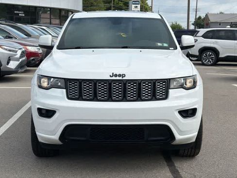 Used 2019 Jeep Grand Cherokee Altitude AWD/4WD image 32