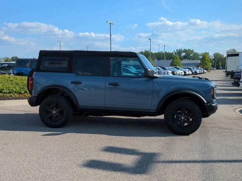 Used 2023 Ford Bronco Black Diamond image 9