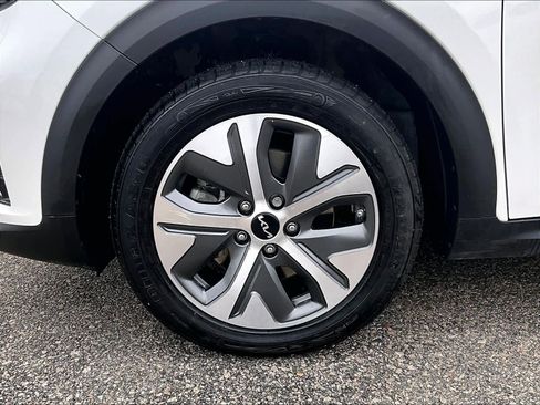 Used 2022 Kia Niro EX w/ Cold Weather Package image 7